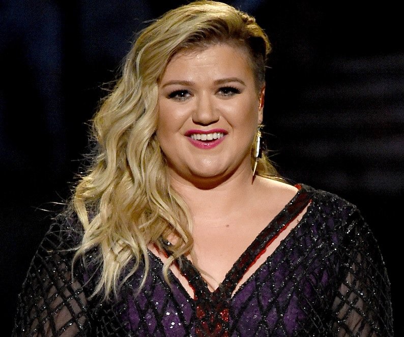 How did kelly clarkson lose weight​